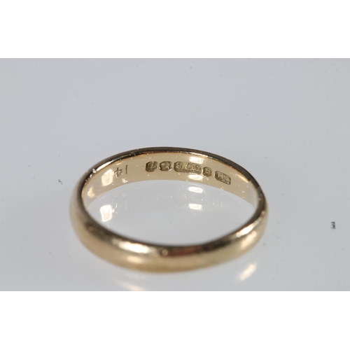 520 - 9ct gold plain band ring, for a child, 1.3g, in a Jenners jewellery box.