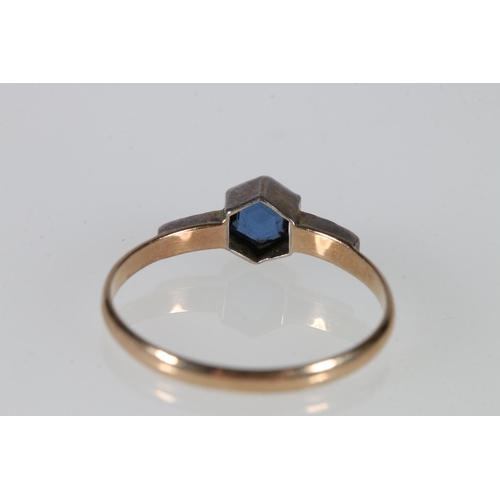 524 - 9ct gold and silver Art Deco style ring set with central blue hexagonal cut sapphire flanked by six ... 