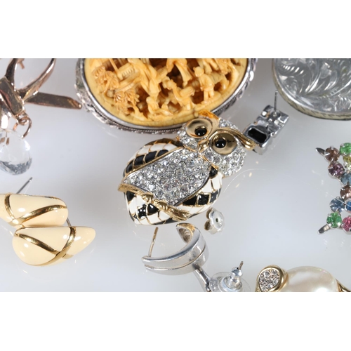 539 - Costume jewellery to include earrings, a Pilgrim pendant and matching earrings, a pair of Napier ear... 