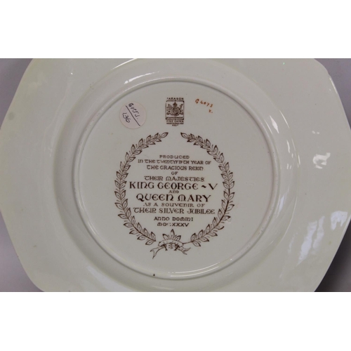 304 - Pair of Paragon commemorative plates for the Silver Jubilee of George V and Queen Mary, each 27cm di... 