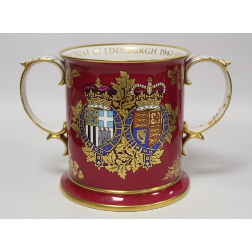 317 - Large Spode commemorative bone china loving cup for the Silver Wedding of The Queen and Duke of Edin... 