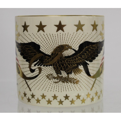 320 - Wedgwood commemorative one pint mug for the American Bicentennial of Independence, designed by Richa... 