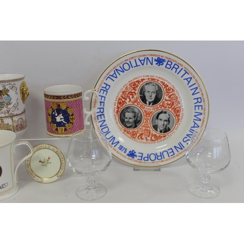 361 - Commemorative plate for 'National Referendum 1975 Britain Remains in Europe', 26cm diam.; Caverswall... 