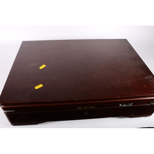 78 - Mahogany cased canteen containing Mappin plate flatware.