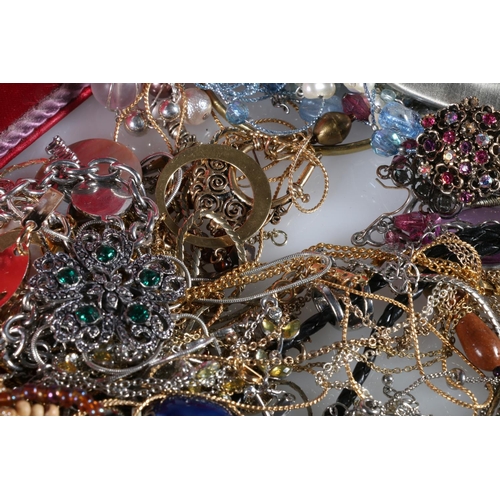 461 - Costume jewellery to include rings, chains, earrings, etc.