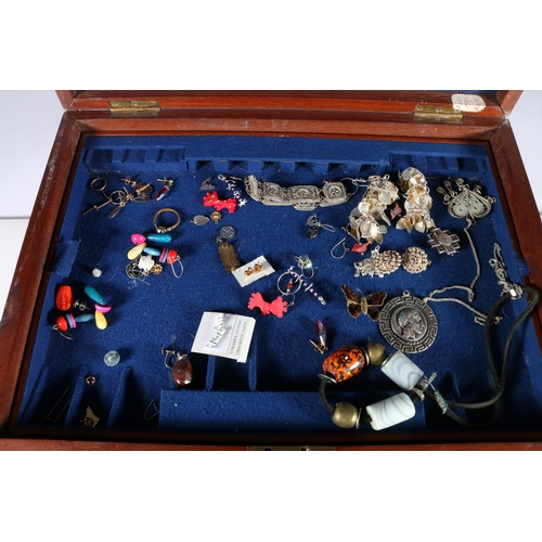 462 - Costume jewellery and charms, some silver, in mahogany canteen.