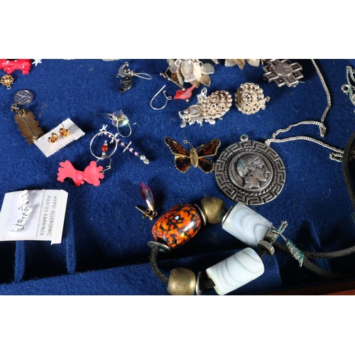 462 - Costume jewellery and charms, some silver, in mahogany canteen.