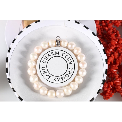 559 - Costume jewellery to include a Thomas Sabo Charm Club pearl bracelet in original box, a coral neckla... 