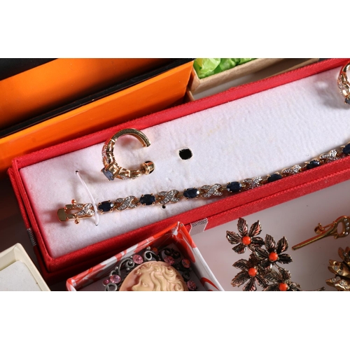 560 - Costume jewellery to include Movitex brooch, floral brooches, a Cameo style brooch, a plated bracele... 