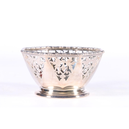 585 - Contemporary silver pierced octagonal bowl by Mappin & Webb, Sheffield, 1977, 92.9g.