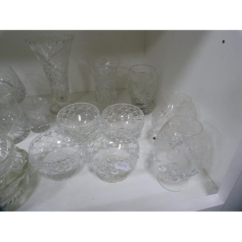 198 - Glass and crystal to include vases, jugs, dishes, tumblers, pressed glass, apple-shaped fruit dishes... 