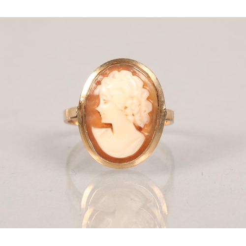 67 - 9 carat yellow gold cameo set ring; ring size M; 2.0g gross weight