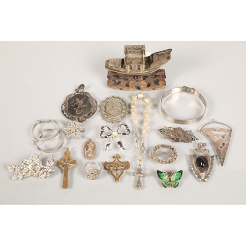 70 - White metal set jewellery; Chinese silver 'junk' ornament etc