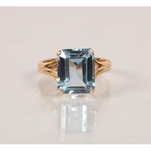 76 - Unmarked yellow gold and Aquamarine set ring; ring size P; 5.2g gross weight