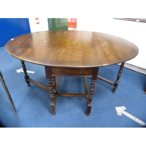 346 - Oak gate-leg table.