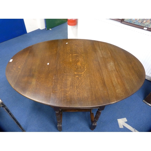 346 - Oak gate-leg table.