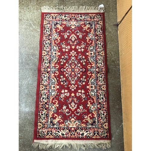 539 - Red wool rug, 116 x 60 cm