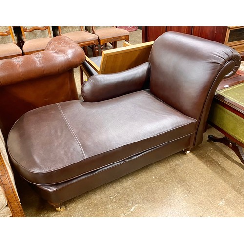 500 - Contemporary brown leather chaise longe; 140cm long