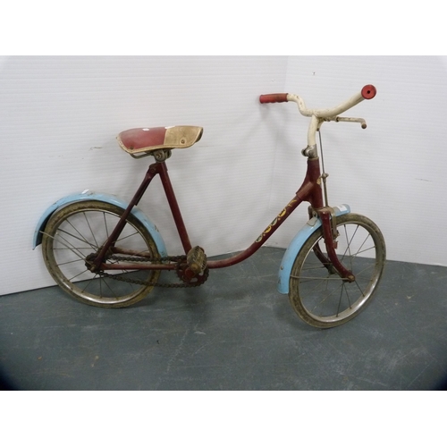 100 - Vintage Tri-ang 'Hawk' child's bike and a similar tricycle.  (2)