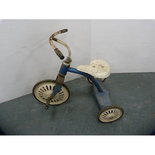 100 - Vintage Tri-ang 'Hawk' child's bike and a similar tricycle.  (2)