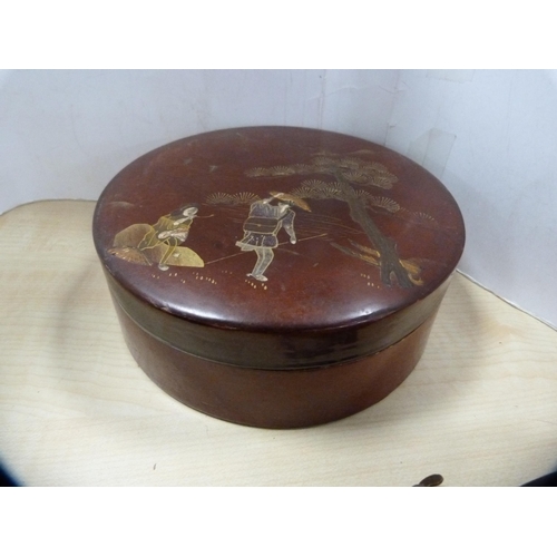 126 - Group of Japanese and oriental collectables to include a lacquered circular box, jewellery boxes and... 