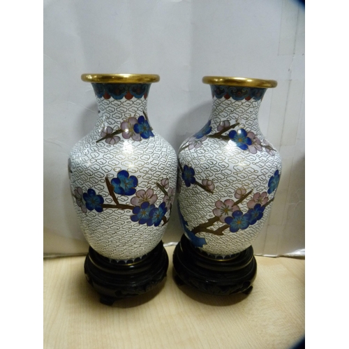 134 - Group of oriental cloisonné to include a small pair of Chinese-style vases on stands, eggs, miniatur... 