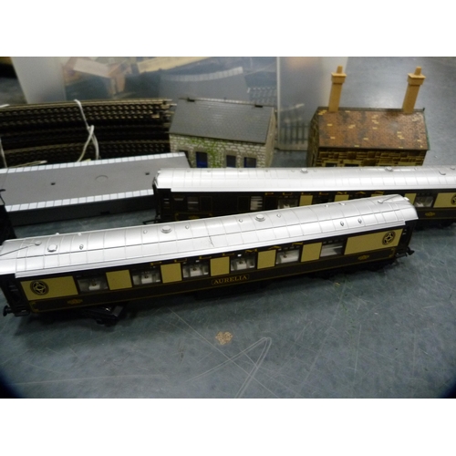 144 - Hornby Starter train set with rolling stock, carriages, accessories etc.