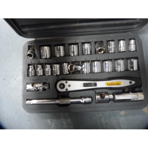 213 - Tools to include National Machinery 6in bench grinder, NBG150, boxed Powercraft 3in air cut off tool... 