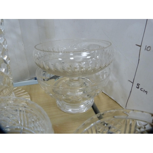 250 - Glass finger bowls, sundae dishes, vase etc.  (12)