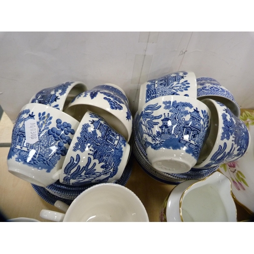 28 - Rosina floral decorated part tea set and assorted 'Willow' pattern teawares.