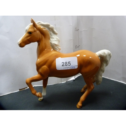 285 - Beswick horse and a matching foal.  (2)