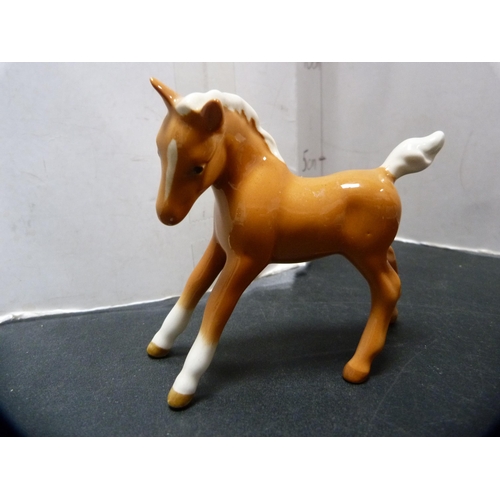 285 - Beswick horse and a matching foal.  (2)