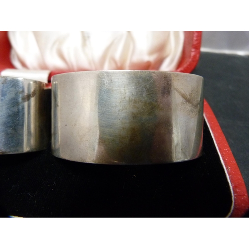 293 - Pair of silver napkin rings, hallmarks for Sheffield, 127.1g, cased.