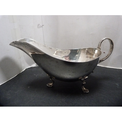 299 - Silver sauce boat, 111.5g.