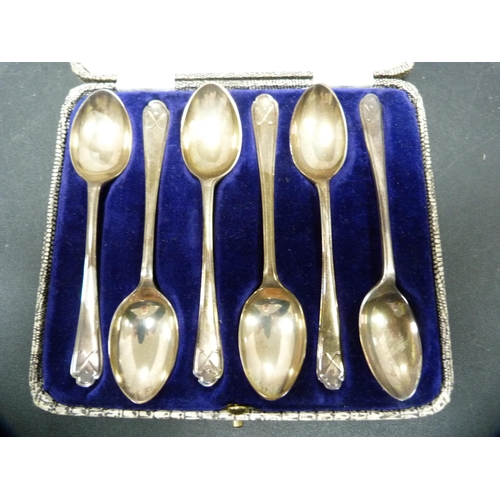 303 - Set of six silver golfing-themed teaspoons, cased.