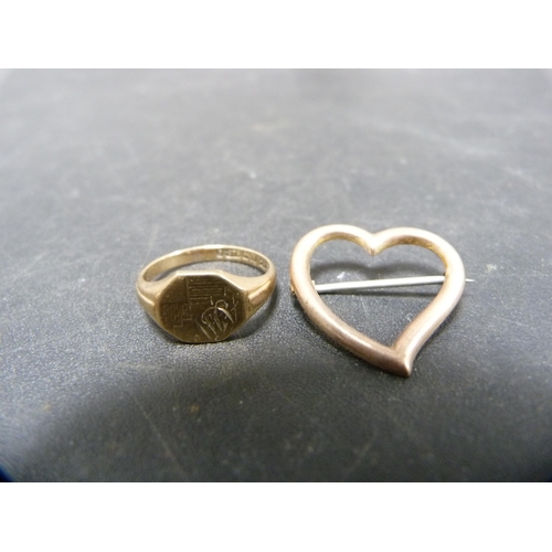 317 - 9ct gold ring and a 9ct gold heart-shape brooch with pin attached, 3.9g gross.