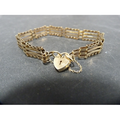 318 - 9ct gold padlock bracelet, 6.9g gross.