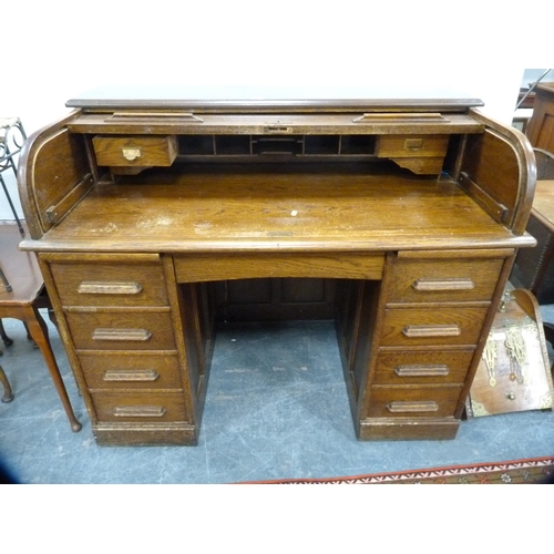 362 - 1930/40s oak roll-top desk.