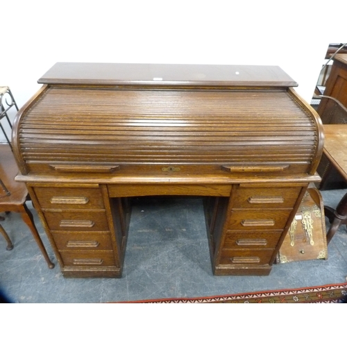 362 - 1930/40s oak roll-top desk.