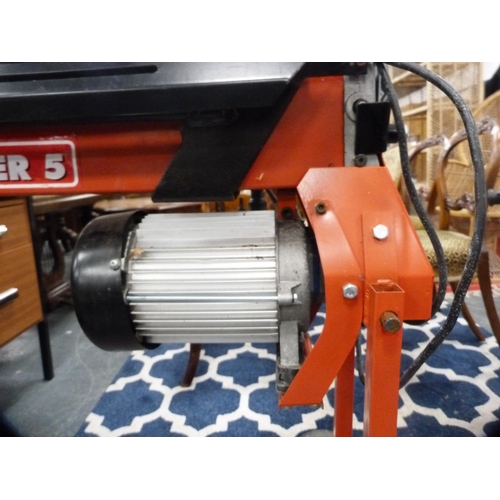 424 - Clarke Logbuster 5 electric log splitter.