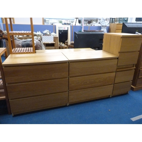 501 - Modern bedroom suite comprising two near-matching chests of three drawers and two bedside chests.  (... 