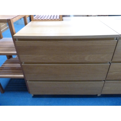 501 - Modern bedroom suite comprising two near-matching chests of three drawers and two bedside chests.  (... 