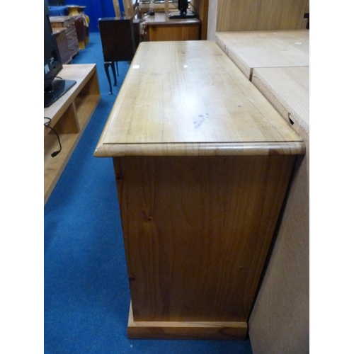 503 - Modern pine chest of drawers.