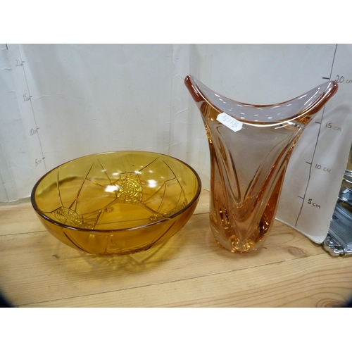 97 - 1930s amber-coloured glass vase and bowl, 1940s Art Nouveau-style vase, pair of Secessionist vases a... 