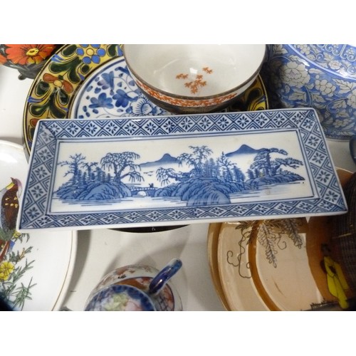 150 - Collection of Chinese and Japanese porcelain to include Imari plates, famille rose plates, bowls etc... 