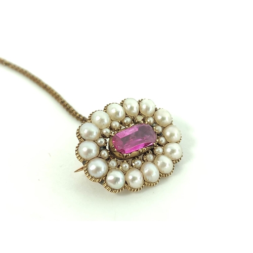 170L - Georgian brooch, with foiled ruby within two rows of pearls, in gold. 