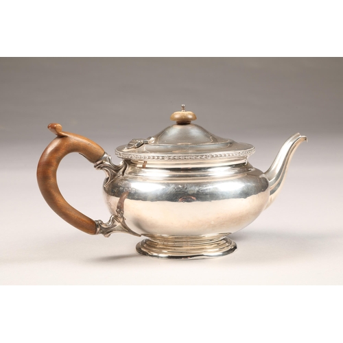 190 - George V silver tea pot, assay marked London 1928 by Mappin & Webb, weight 416g