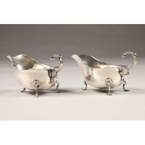 195 - Pair silver sauce boats, assay marked Sheffield 1924 weight 259g