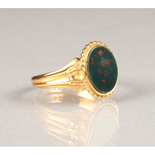 64 - Gents 18 carat gold bloodstone signet ring ring size Q, weight 6.2g