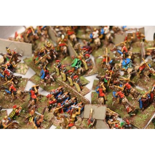 102 - A large collection of MiniFigs, Hinchcliffe or possibly other manufacturers hand-painted war game mi... 